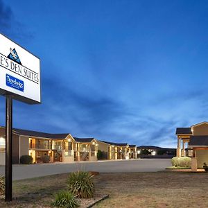 Eagle'S Den Suites Andrews A Travelodge By Wyndham